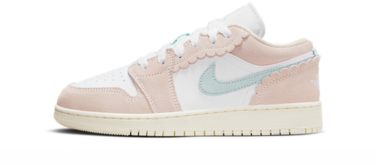 Jordan 1 Low SE Scalloped Edge Guava Ice - Sneakers - Wit/Roze - Maat 38.5