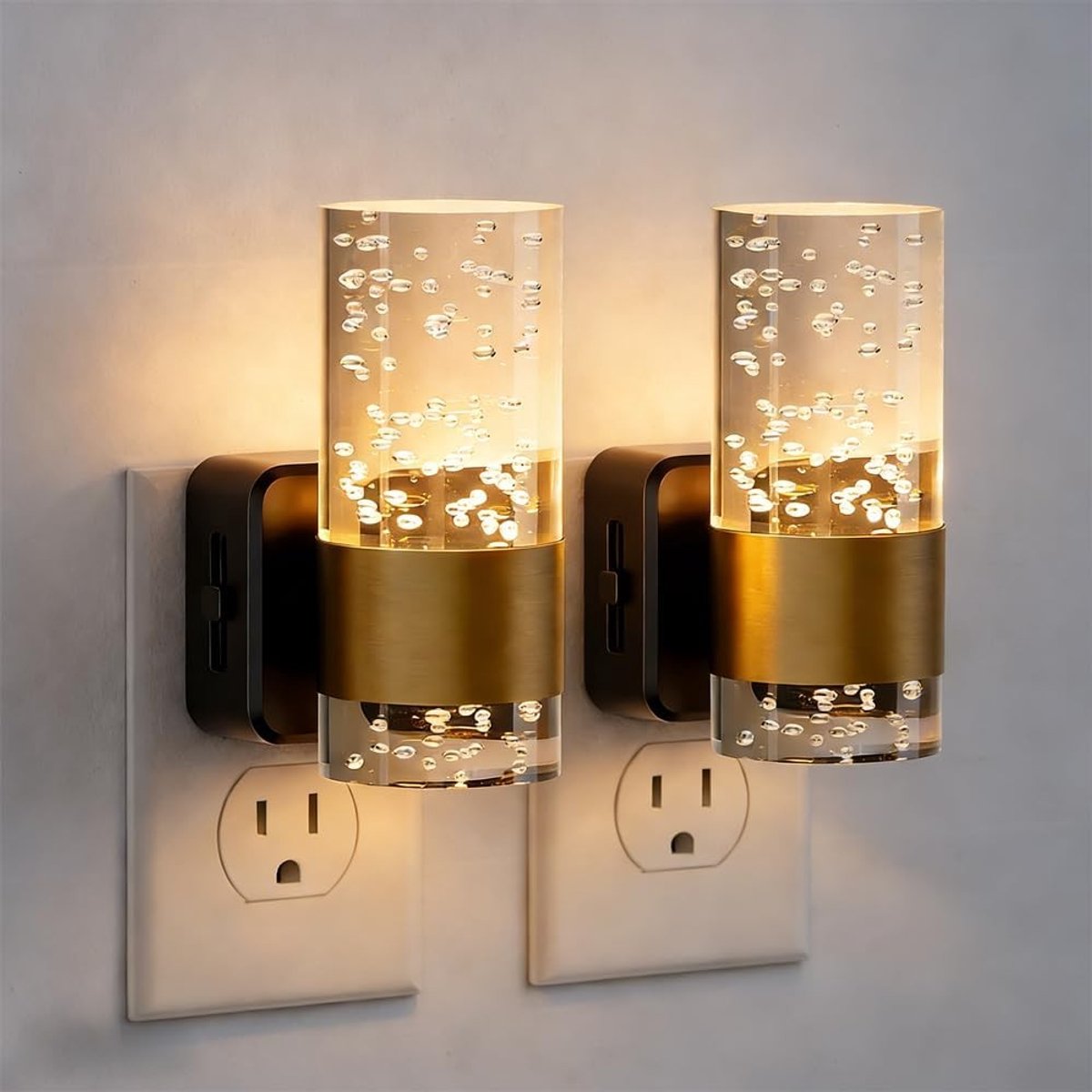 Stekkerlampje - Gouden Wandlamp Warm Wit - 17 x 12 x 5,6 cm - Acryl Cilinder - Voor Binnengebruik