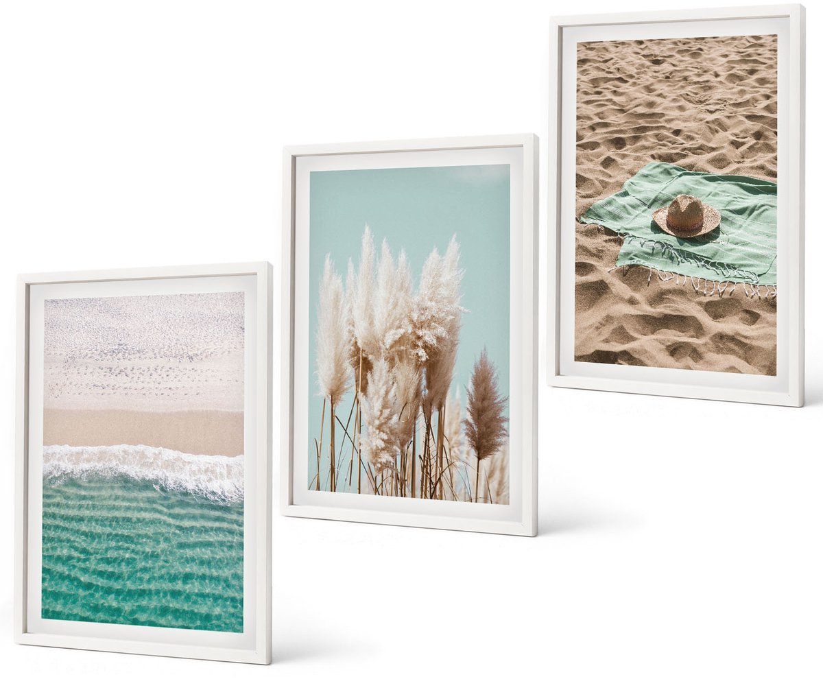 Coloray 3-Delige Schilderij Set - Strandgolven Gras Hoed Zand Ontspanning Natuur - 40 x 60 - Muurdecoratie - Schilderijen Set - Woonkamer