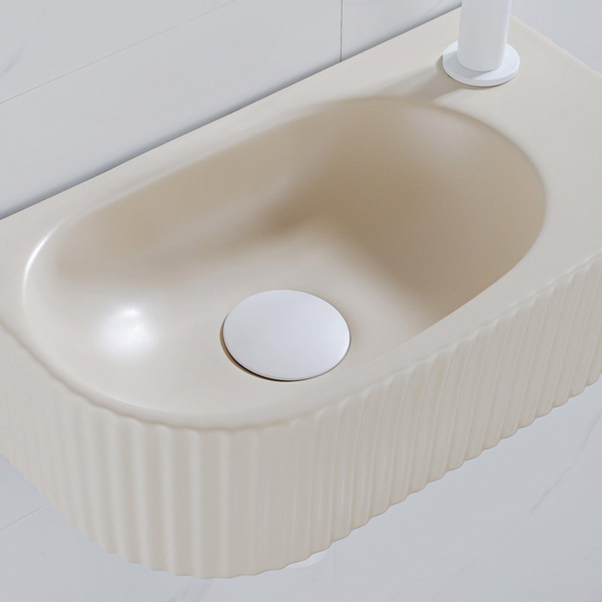 Fugaflow Efficiente Pietra Fonteinset - 40x21.5x12cm - rechts - geribbeld - halfrond - 1 kraangat - keramiek - fonteinkraan wit mat - afvoerplug - verlaagd sifon - beige