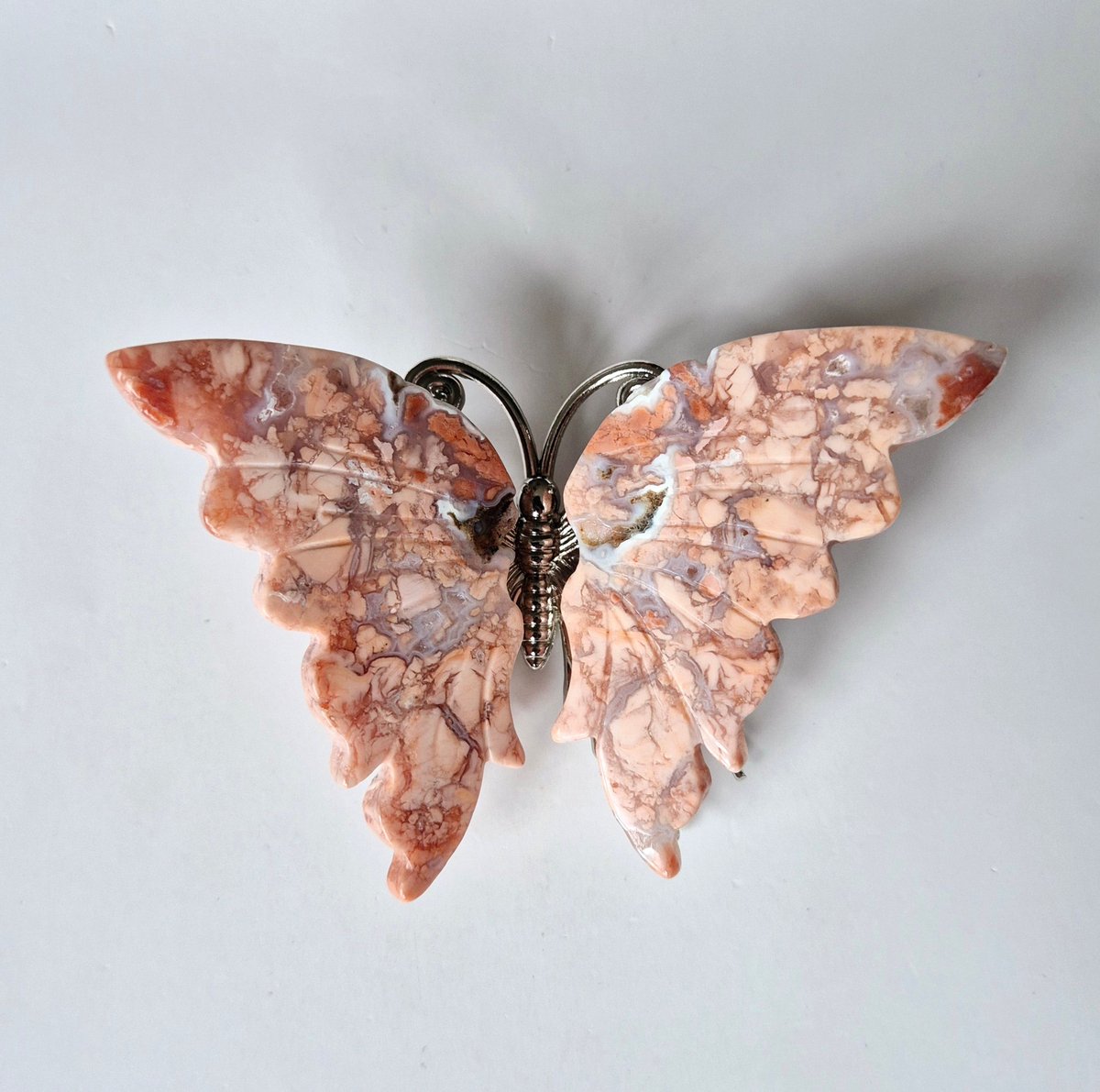 Petal Agate Agate Butterfly Crystal Carving Edelsteen vlinder met metalen lijfje 10cm