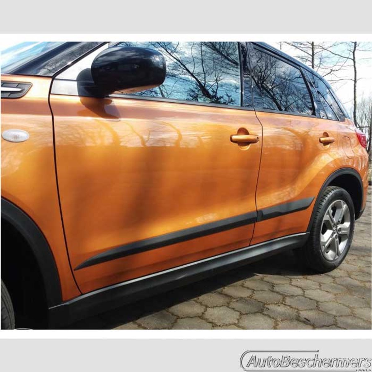 Stootlijsten set zwart voor Suzuki Vitara 03.2015. De stootstrips zijn zelfklevend. Set a 4 stuks (#0051)