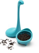 Turquoise dinosaurus-vormige theefilter met losse thee ernaast.