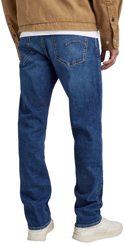 Achterkant van de Mosa Straight Jeans voor heren in faded atlantic ocean denim, rechte pijpen.