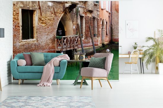 Behang - Fotobehang Grachtenpanden in Italië - Breedte 375 cm x hoogte 280 cm