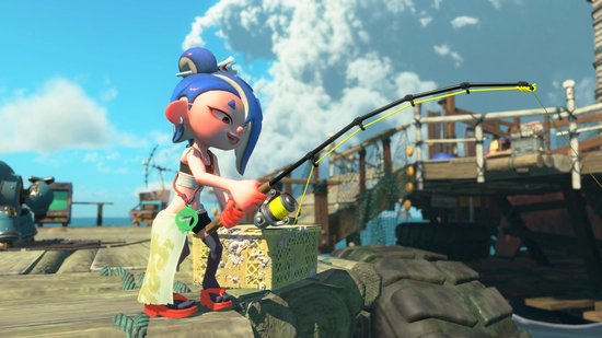 Een personage met blauw haar vist met een hengel aan de kade.