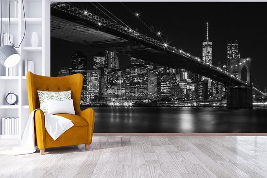 Papier peint Papier peint photo en vinyle - Photo Zwart et blanc du Bridge de Brooklyn à New York la nuit largeur 400 cm x hauteur 240 cm - Tirage photo sur papier peint (disponible en 7 tailles)