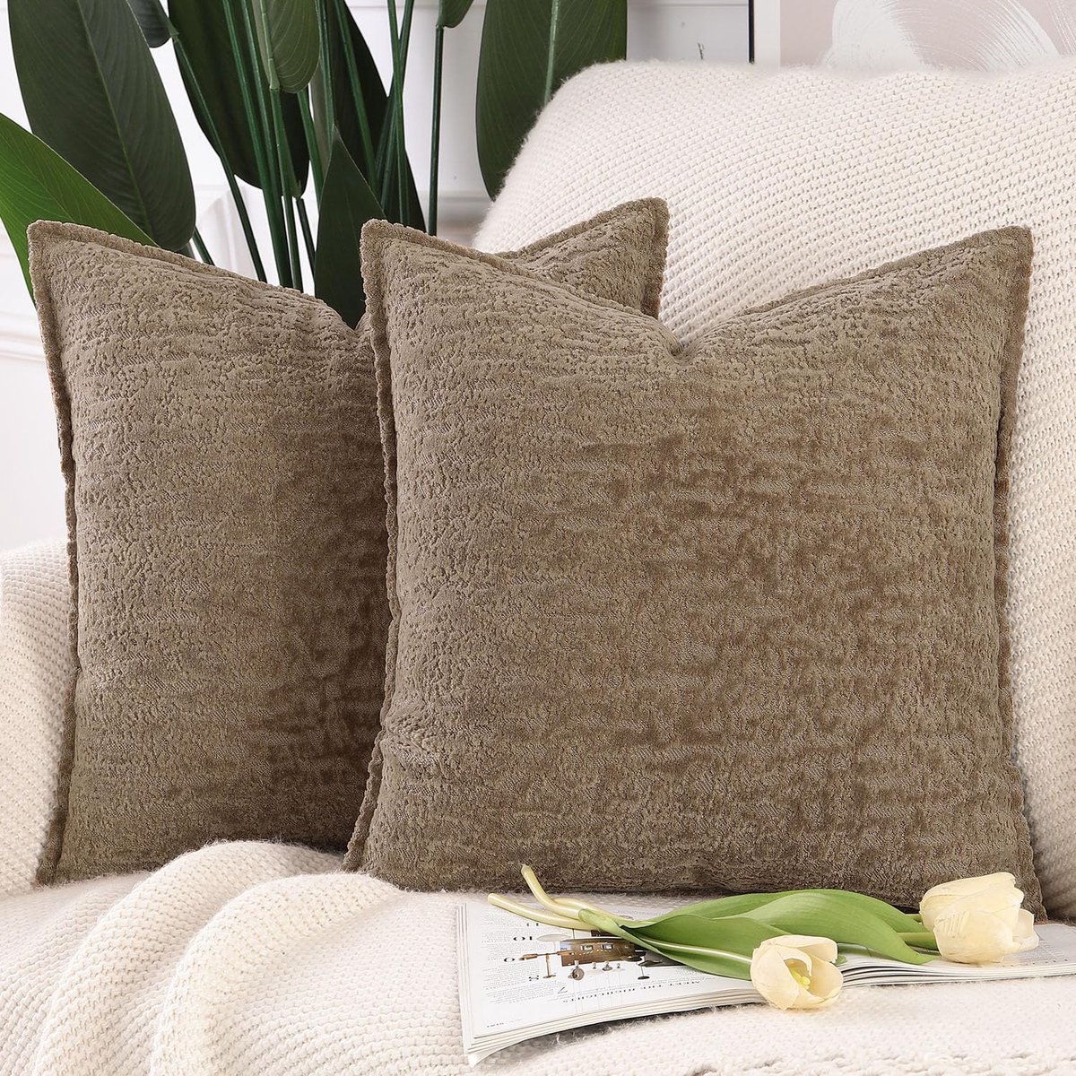 Set van 2 Zacht Chenille Fluwelen Franje kussenslopen Neutrale Decoratieve Kussens voor Sofa Boho Accent Kussensloop Covers voor Slaapkamer Woonkamer 45x45 cm Taupe