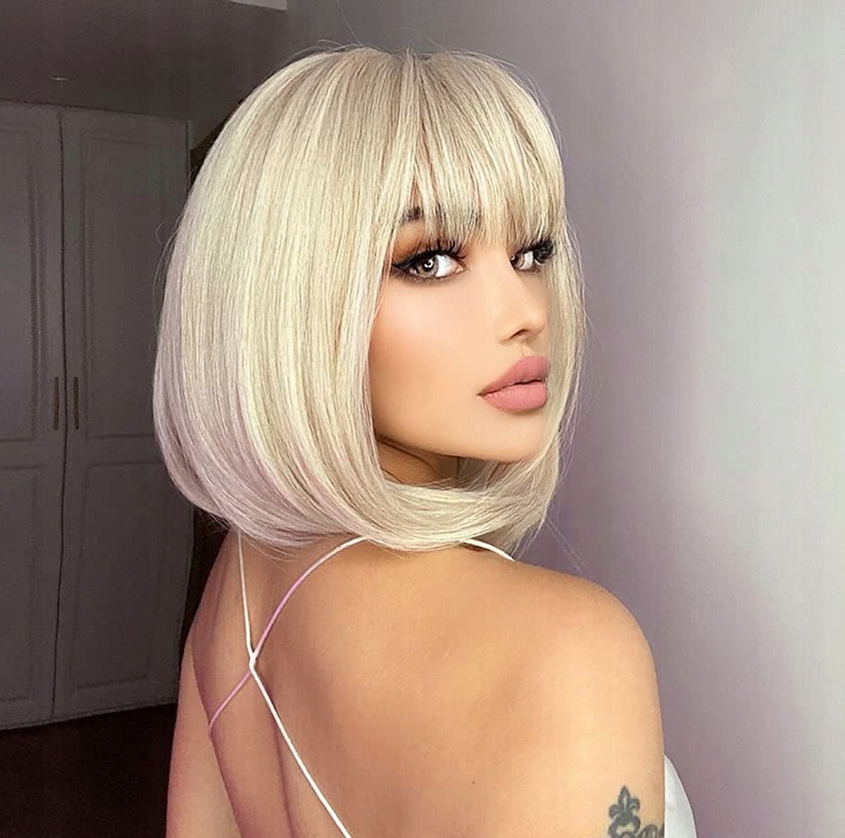 Damespruik Blond Synthetisch Kort met Pony