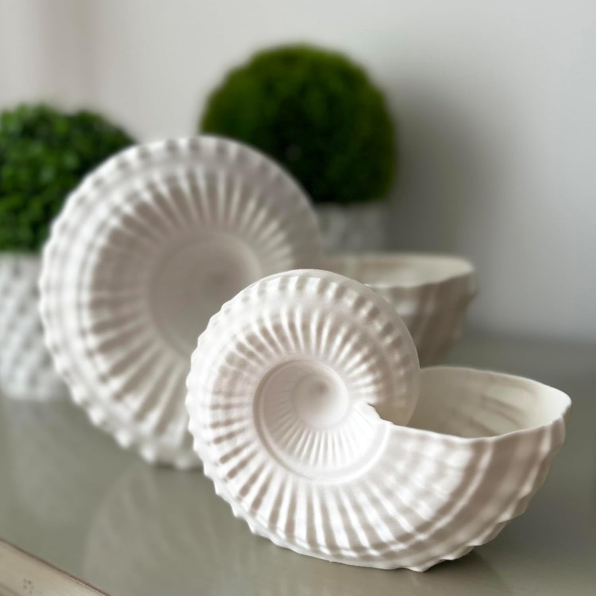 SnelShoppen - Vaas met Slak 3D-Print, Wit, Ecologische Bioplastic, Kustdecoratie, Interieurdecoratie 18x13 cm, Unieke Schelp Design