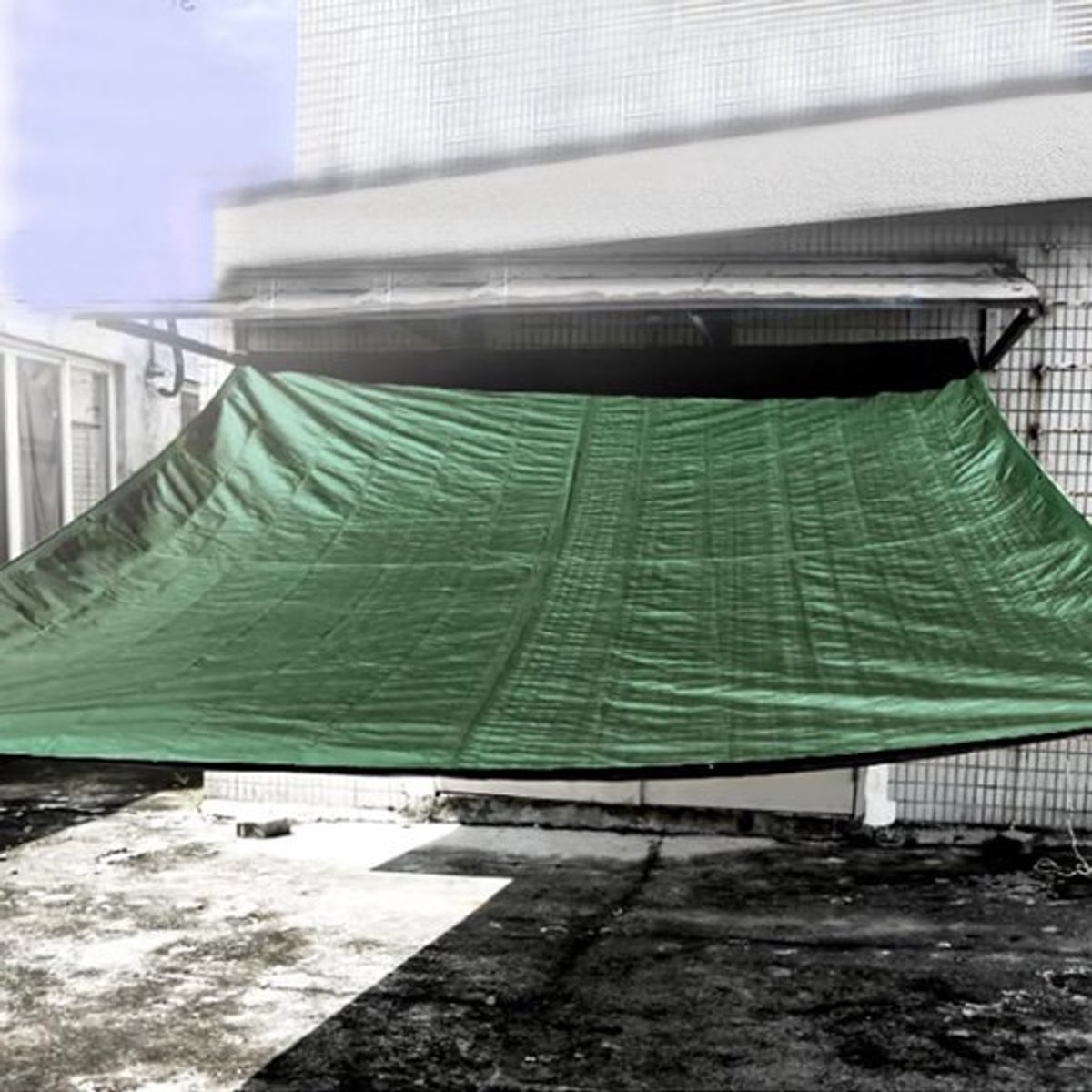 Waterdichte en UV-bestendige zeildoek van 2 x 2 m, scheurbestendig met oogjes en 10 bevestigingsclips
