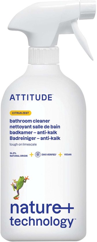 Witte spuitfles met gele en paarse tekst. "ATTITUDE" en "nature+ technology" logo's. Kikkerafbeelding.