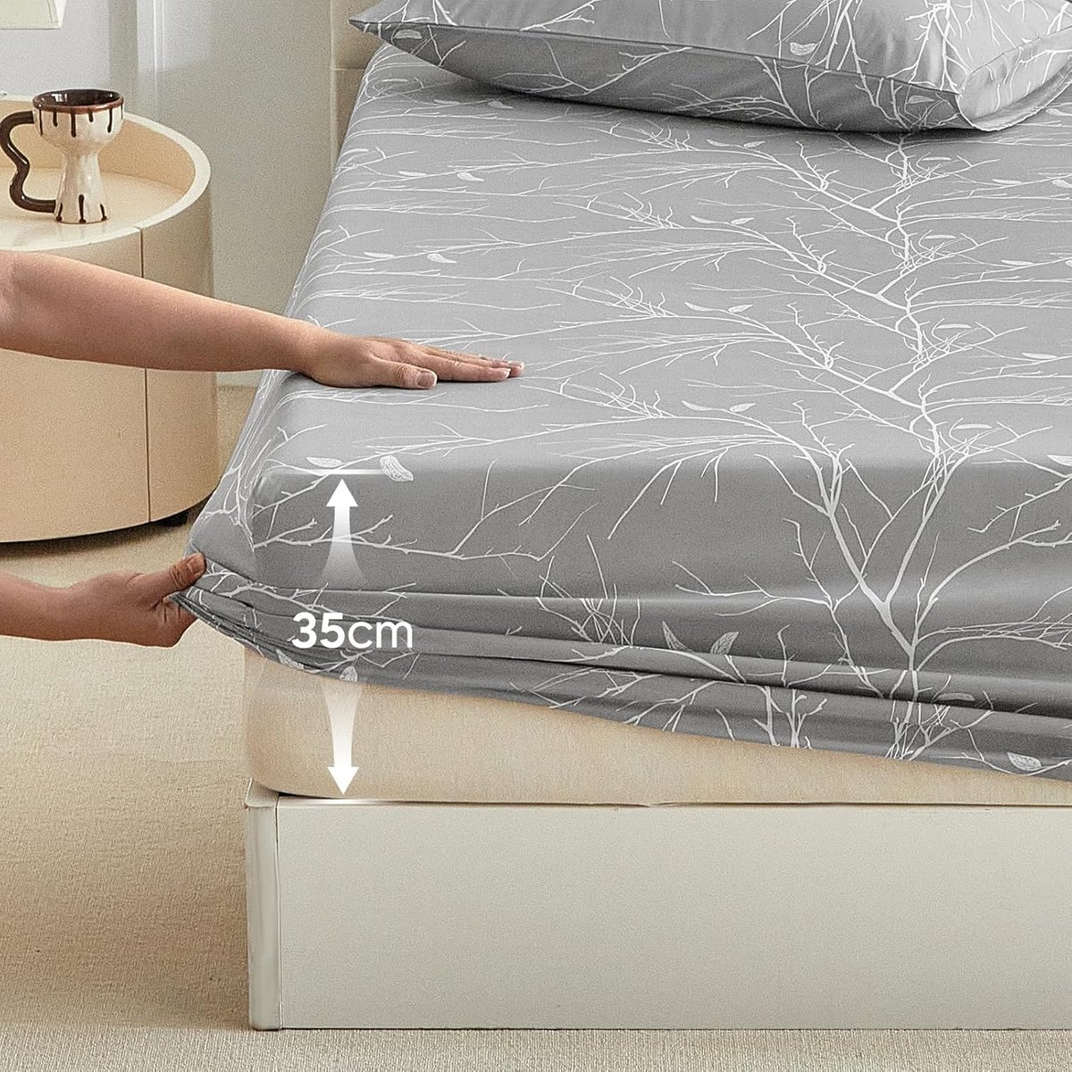 Fitted sheet 180 x 200 cm - Microfiber - Grijs/wit met bladeren - Geschikt voor dikke matrassen - ShopVlot