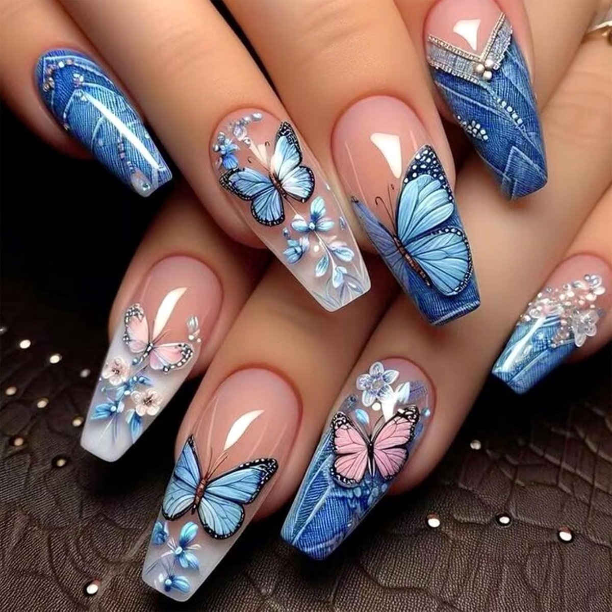 Schmetterling Press on Nagels Cowboy Stijl Middel Coffin Nepnagels Bloemen Stick on Vingernagels 24 Stuks Glanzend Roze Overloop Acryl Valse Nagels French Tips Gel Plaknagels voor Coquette