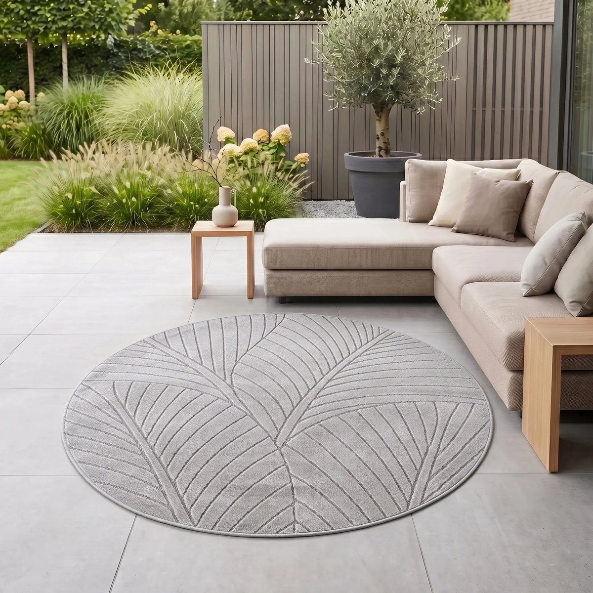 Flycarpets Novara Botanisch Rond Buitenkleed - Grijs - Buitentapijt - Weerbestendig - Vloerkleed buiten - Tuintapijt - Ø160 cm