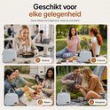 Lichtblauwe lunchtas in verschillende settings: kantoor, picknick, reizen en kamperen.