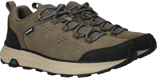 Twee bruine sneakers met blauwe veters, zwarte en beige zolen en 'WATERPROOF' logo.