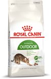 White zak Royal Canin kattenvoer met een afbeelding van een tijgerkat en de tekst 'Active Life OUTDOOR'.