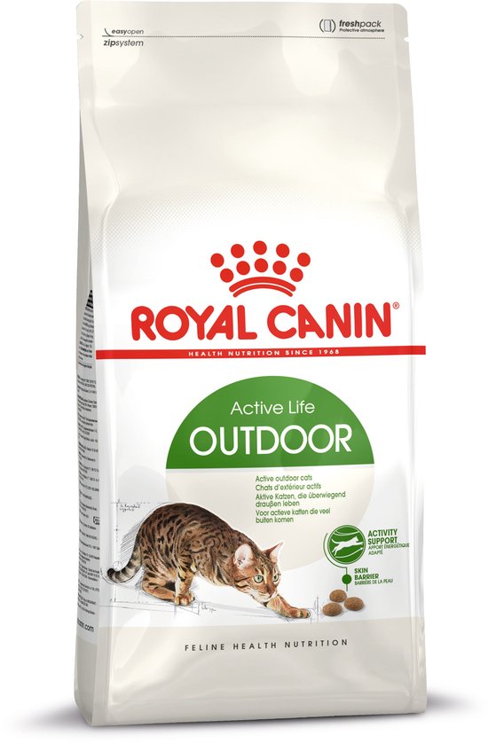 White zak Royal Canin kattenvoer met een afbeelding van een tijgerkat en de tekst 'Active Life OUTDOOR'.