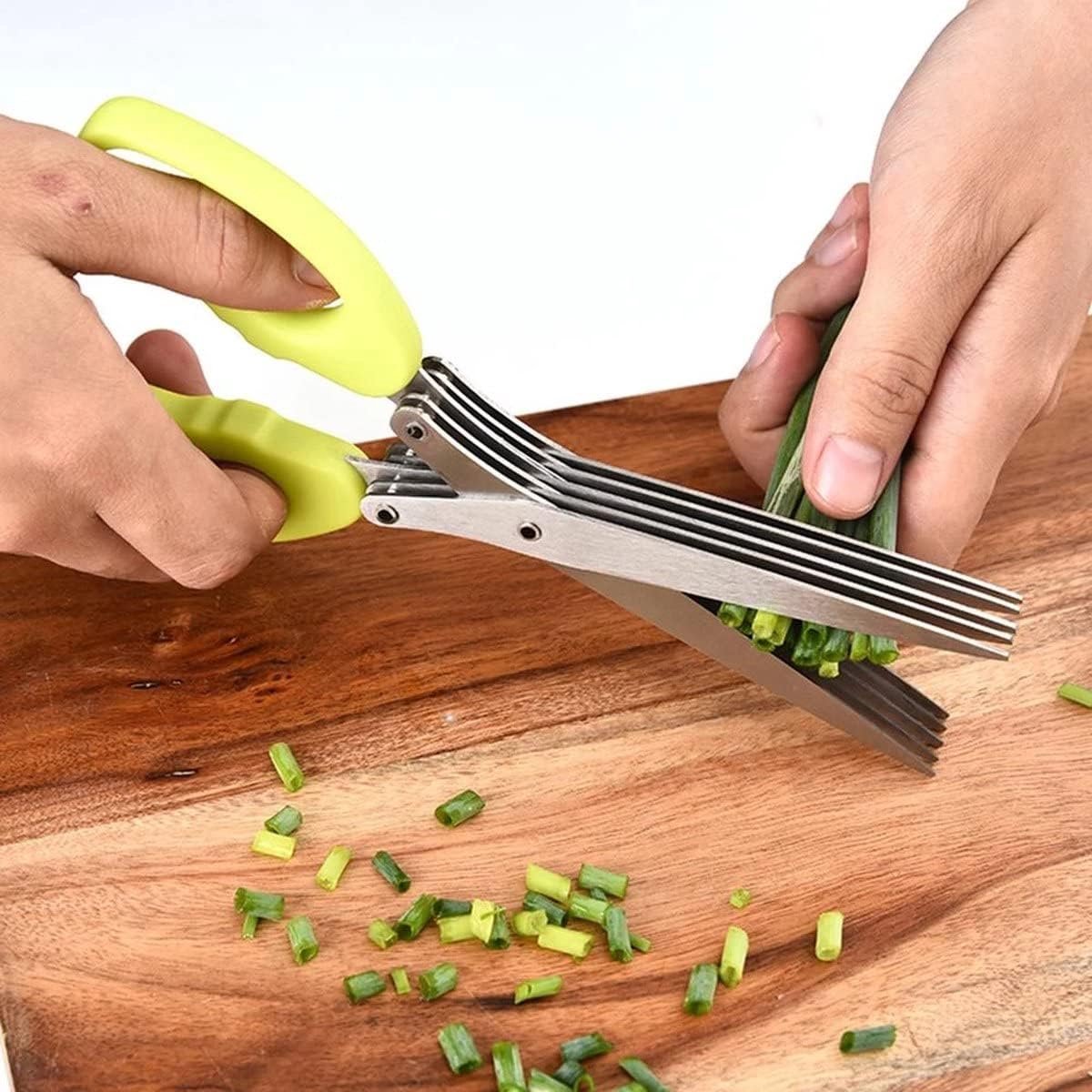 - Kruidensnijder - Keuken schaar - Reinigingskam - Beschermkap - Cadeauverpakking
