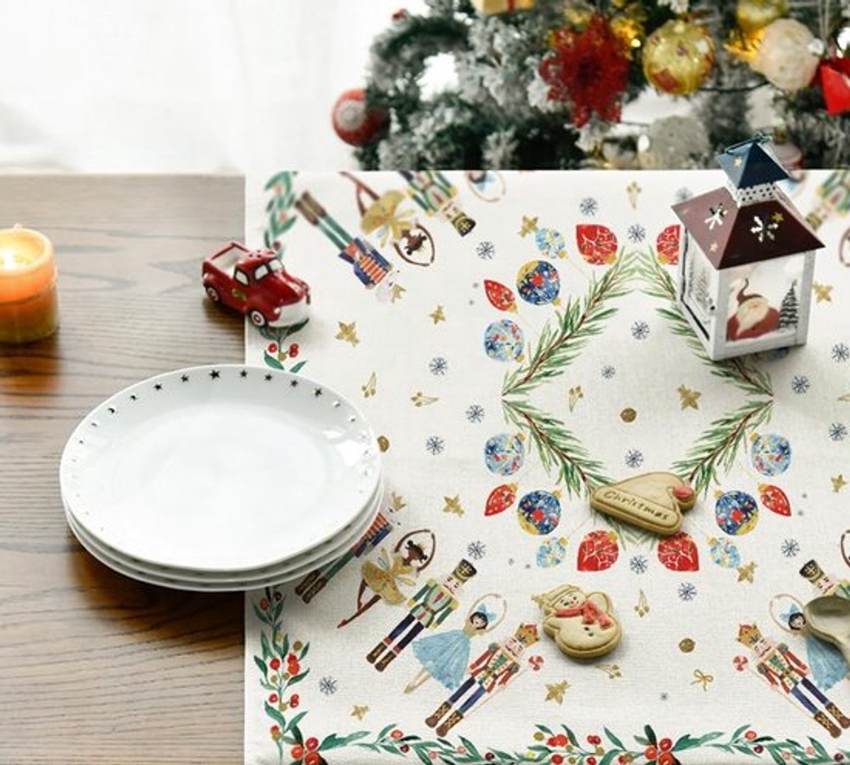 VT Goods Notenkraker Tafelkleed Wit 85x85cm