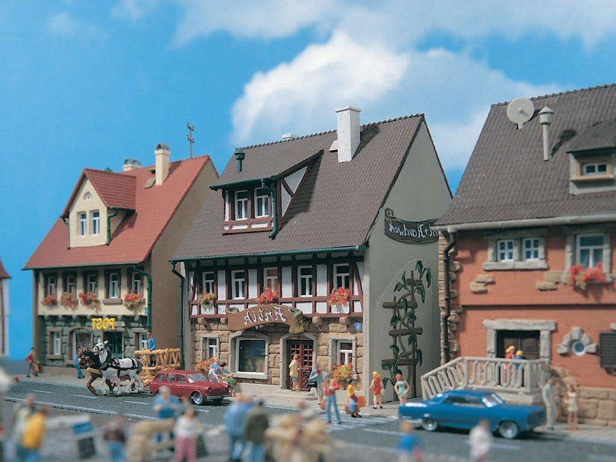 Modelbouw Stadhuis - Antiek Gebouw - Modelspoor Creëren - Schaal N Model - 8 x 65 x 95 cm - Meerkleurig
