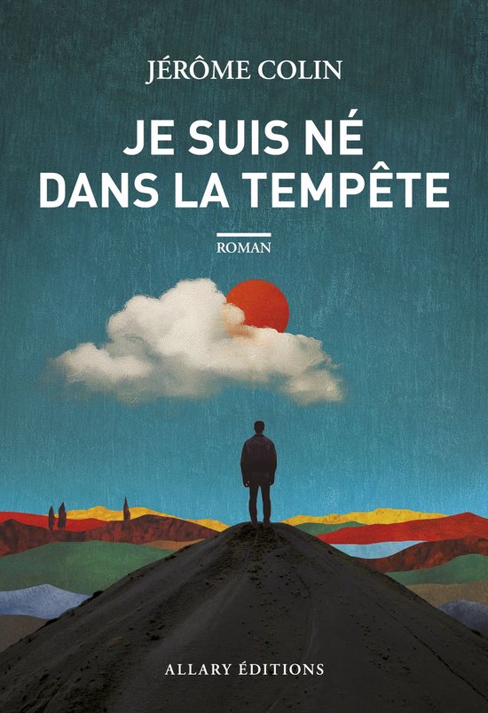 Livre 'Je suis né dans la tempête' de Jérôme Colin. Un homme se tient sur une colline avec un soleil rouge et un nuage dans un ciel bleu.