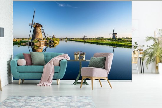 Papier peint photo en vinyle - Vue sur l'eau aux moulins à vent de Kinderdijk aux Pays-Bas largeur 330 cm x hauteur 220 cm - Tirage photo sur papier peint (disponible en 7 tailles)