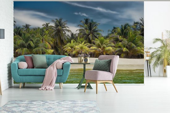 Une plage de sable pleine de palmiers sur les îles Bay en Amérique du Nord papier peint photo vinyle largeur 375 cm x hauteur 240 cm - Tirage photo sur papier peint (disponible en 7 tailles)