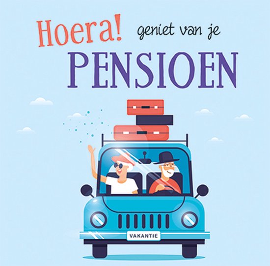 Hoera! Geniet van je pensioen. Twee ouderen in een blauwe auto met bagage op het dak, op weg op vakantie.