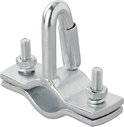 Zilverkleurige klem met twee bouten en moeren, en een gebogen oog aan de bovenzijde.