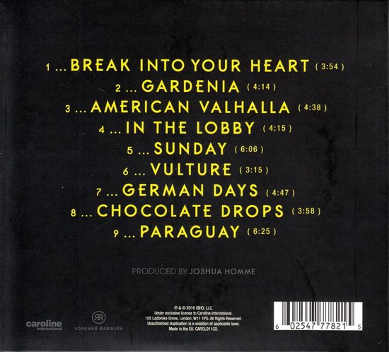 Achterkant CD hoesje met tracklist in gele letters op zwarte achtergrond. Inclusief logo's en copyright informatie.