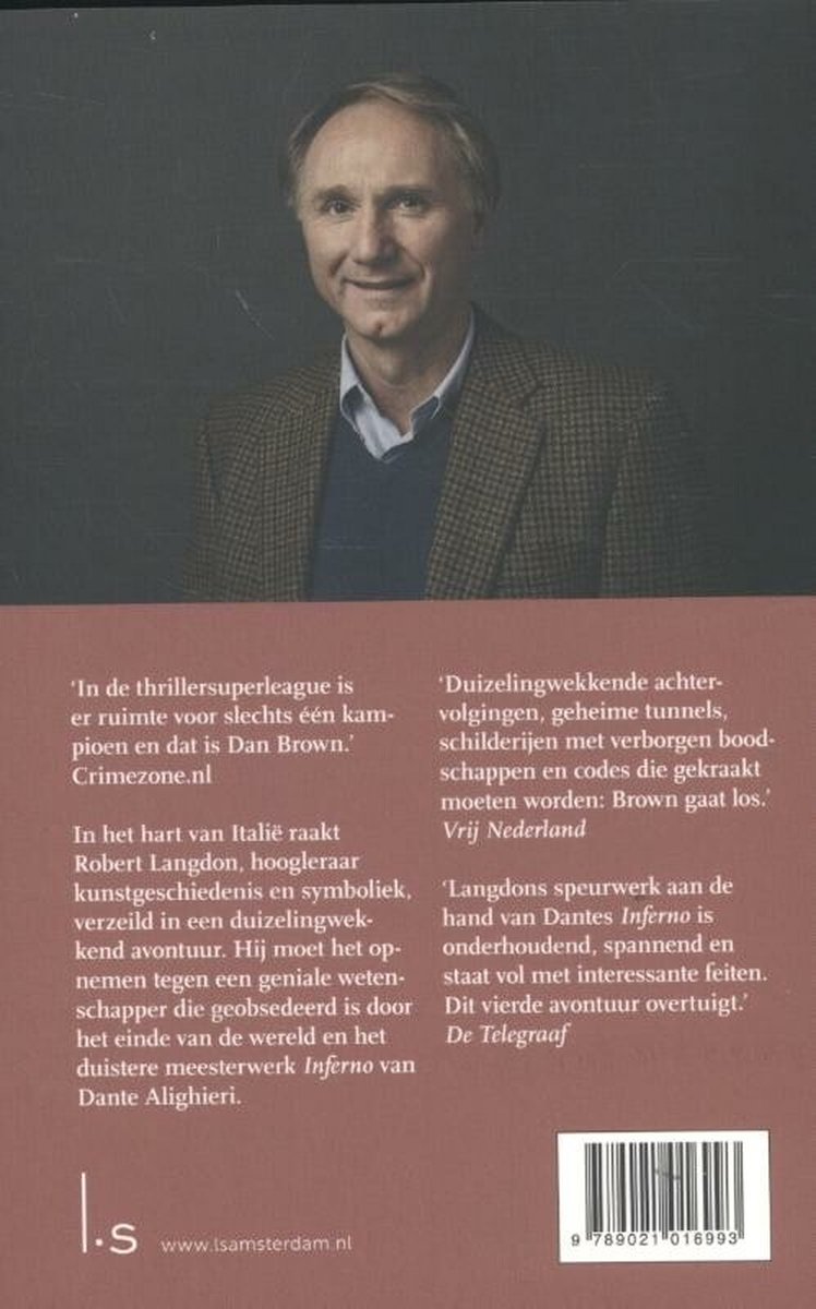 Een man met bruin ruitjasje en blauwe trui, lachend. Tekst van 'Dan Brown Inferno'.