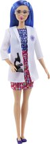 Bol.com Barbie You Can Be Anything - Droombaan Barbiepop - Wetenschapper met jas aanbieding