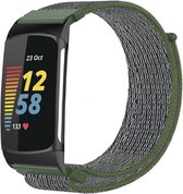 Nylon Smartwatch bandje - Geschikt voor  Fitbit Charge 5 nylon bandje - groen - Strap-it Horlogeband / Polsband / Armband
