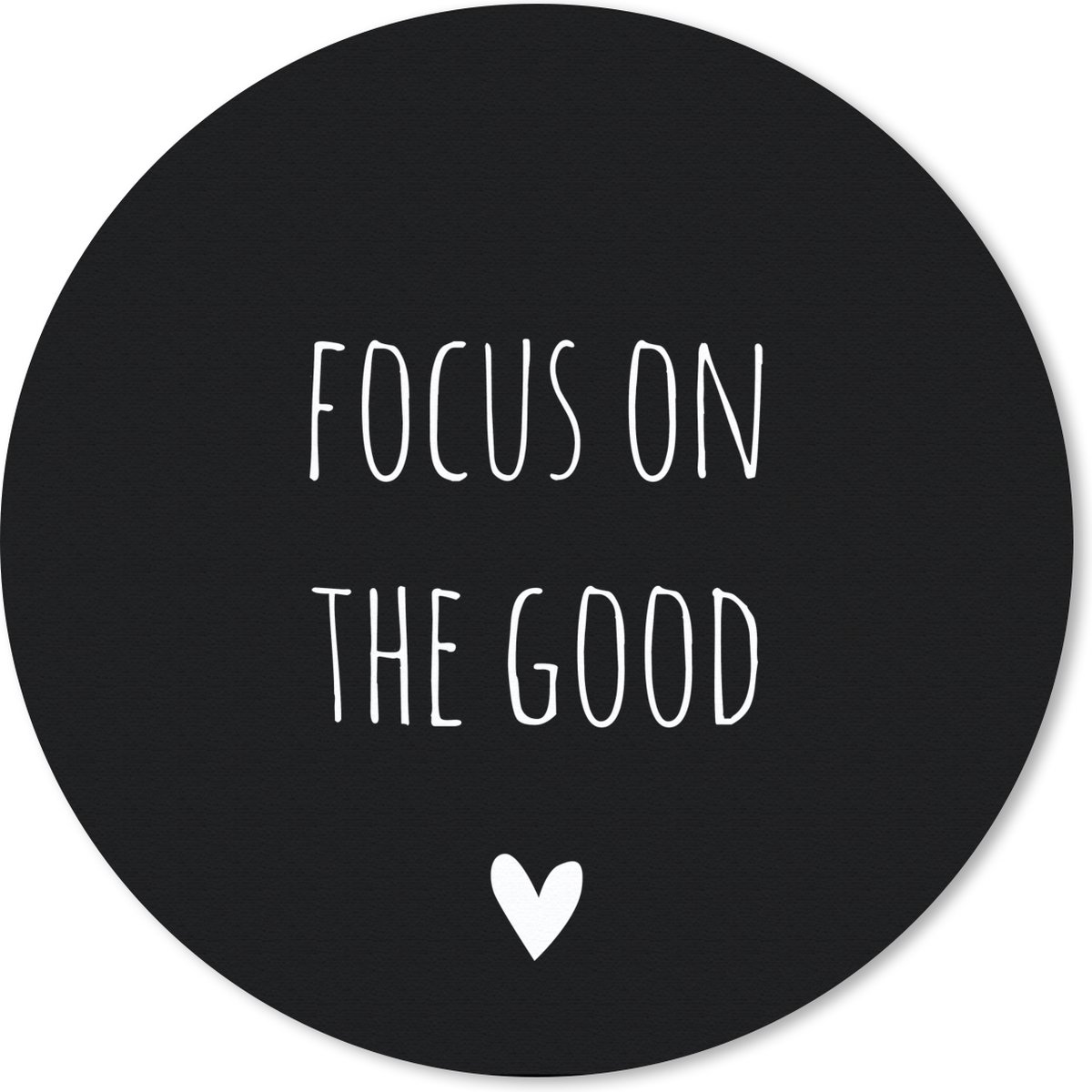 Muismat rond 20x20 cm - Mousepad Engelse quote "Focus on the good" met een hartje tegen een zwarte achtergrond - Ronde muismatten