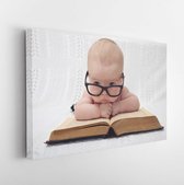 Grappig portret van schattige baby in glazen liggend over een oud groot boek (vintage stijl) - Modern Art Canvas - Horizontaal - 251581639 - 115*75 Horizontal