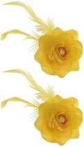 Set van 2x stuks gele deco bloem met speld/elastiekje - Haardecoratie - Haarbloemen