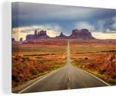 Canvas schilderij 180x120 cm - Wanddecoratie Foto van een weg in Monument Valley - Muurdecoratie woonkamer - Slaapkamer decoratie - Kamer accessoires - Schilderijen