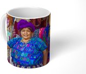 Mok - Indiaanse vrouw in kleurrijke kleding - 350 ML - Beker - Uitdeelcadeautjes