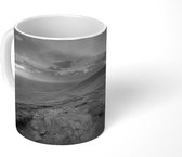 Mok - De rand van de Brecon Beacons in het Europese Wales - zwart wit - 350 ML - Beker