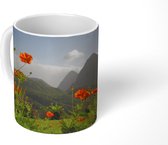Mok - rode bloemen en de Pitons - 350 ML - Beker