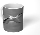 Mok - Roodpootgent tijdens de vlucht - zwart wit - 350 ML - Beker