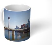 Mok - MedienHafen in Düsseldorf met de Rijntoren in Duitsland - 350 ML - Beker