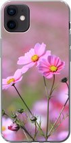 Geschikt voor iPhone 12 mini hoesje - Bloemen - Buiten - Roze - Siliconen Telefoonhoesje