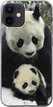 Geschikt voor iPhone 12 hoesje - Panda - Welp - Sneeuw - Siliconen Telefoonhoesje