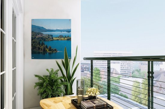 Posters de jardin Le lac bleu vif de Nahuel Huapi en Argentine entouré par le paysage verdoyant - 50x50 cm - Toile de jardin - Affiche extérieure