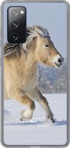 Geschikt voor Samsung Galaxy S20 FE hoesje - Fjord paard dat door de sneeuw rent - Siliconen Telefoonhoesje