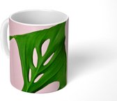 Mok - Botanisch blad op een roze achtergrond - 350 ML - Beker
