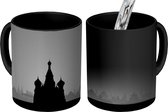 Magische Mok - Foto op Warmte Mok - tekening van een silhouet van het Saint Basil's kathedraal in Moskou - zwart wit - 350 ML